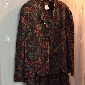 Skirt suit